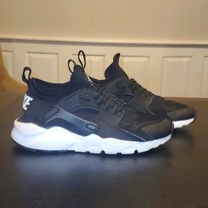 Nike Air Huarache youth sneakers